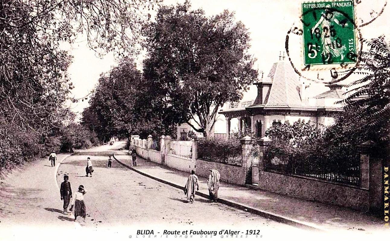 Blida - Route et Faubourg d'Alger - 1912.jpg